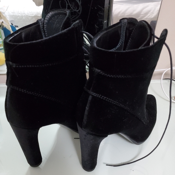 Stuart Weitzman Ruggy Lace-up Black Velour Bootie - Picture 5 of 7